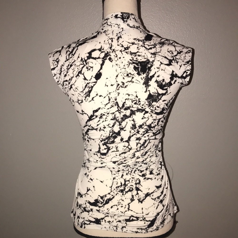 VINCE CAMUTO Marble Print Blouse. - Picture 4 of 7